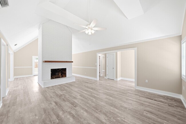 Building Photo - 942 Rue De Palms