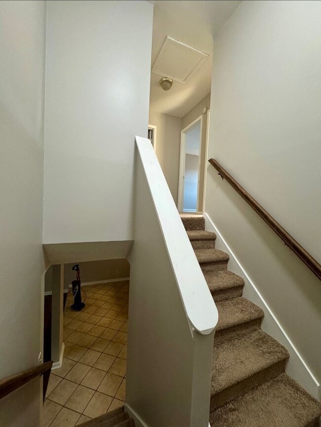 Building Photo - Freshly renovated 3 bedroom condo in Decatur