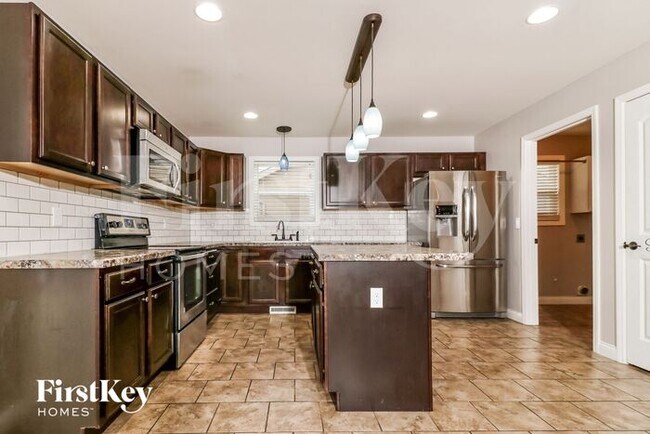 Building Photo - 215 Rolling Rock Creek Dr