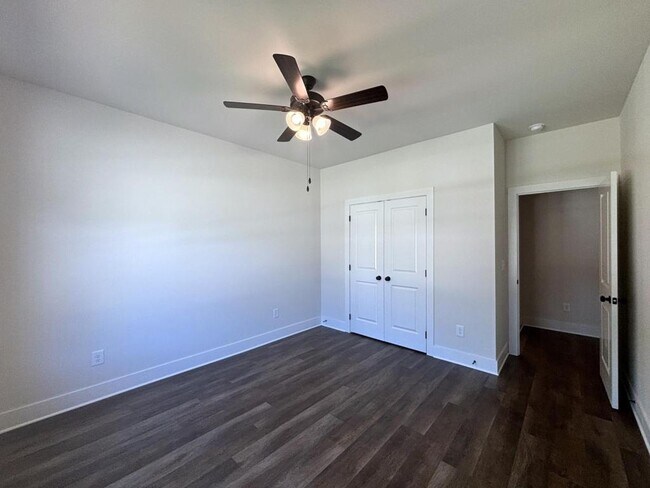 Building Photo - 74 Village Ct