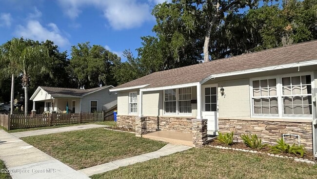 Building Photo - 27 Seminole Dr