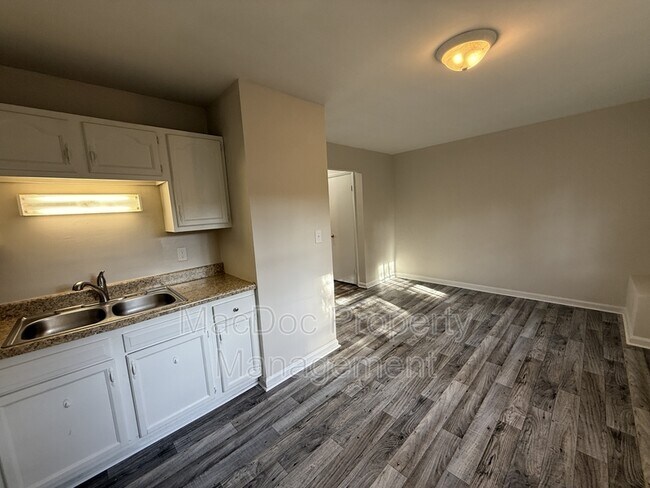 Building Photo - 914 Anvil Rd