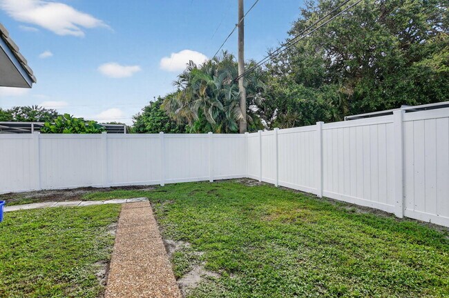 Building Photo - 1544 NW 9th St