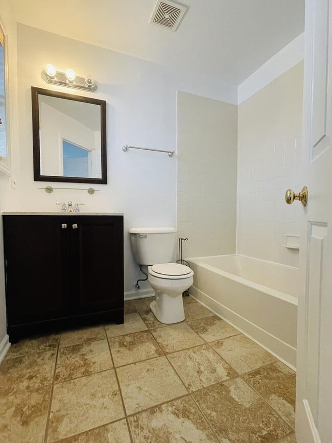 Building Photo - 2813 Powell Ct