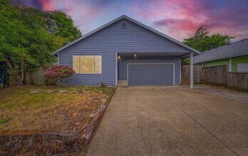 Building Photo - Charming One - Level