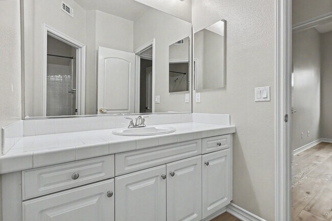 Building Photo - 4614 Via Del Rancho