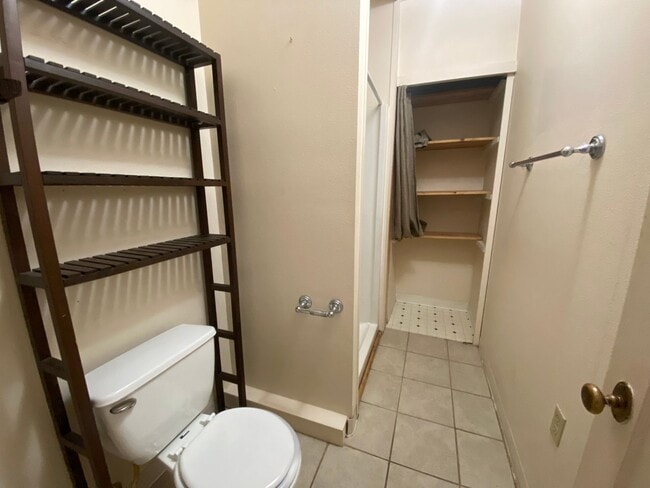 Building Photo - Super Cute Studio on Capitol Highway!