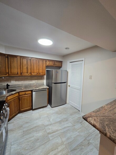 Kitchen/Laudry Room - 6 Canterbury Ct
