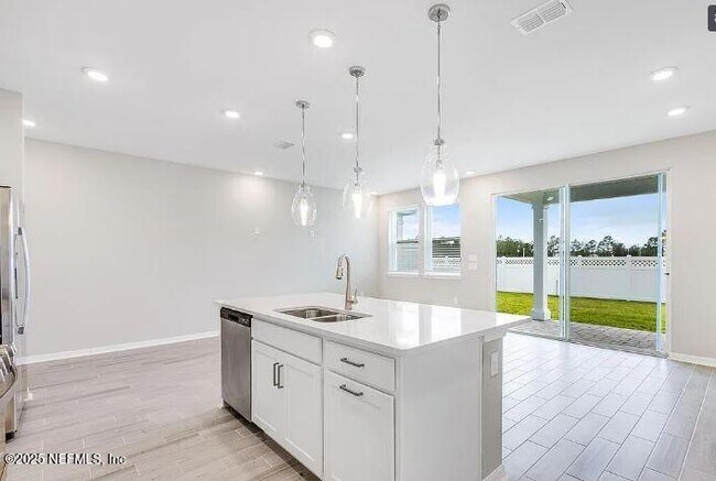 Building Photo - 240 Cherry Elm Dr