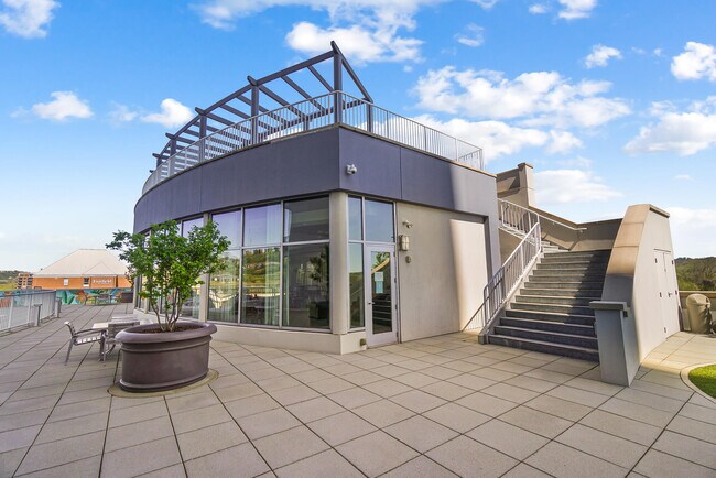 Building Photo - 400 Riverboat Row
