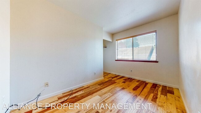 Building Photo - 3 br, 2 bath House - 72 Kingston Lane (Way