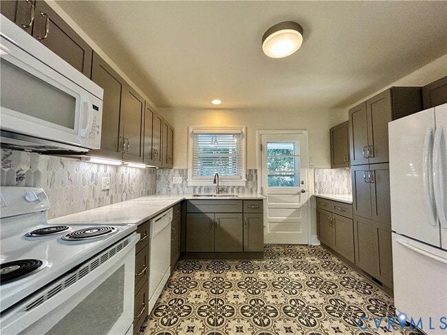 Building Photo - 411 Hillcrest Ave