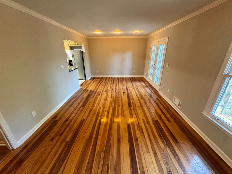 Building Photo - Room in Townhome on Cooper Lake Dr SE