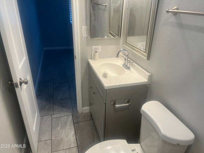 Building Photo - 5406 S Hazelton Ln