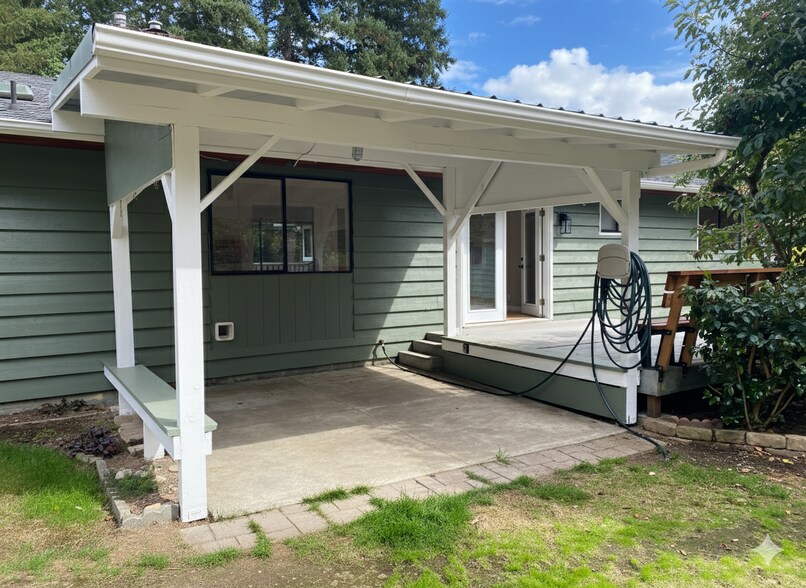 Building Photo - 6519 Illahee Rd NE