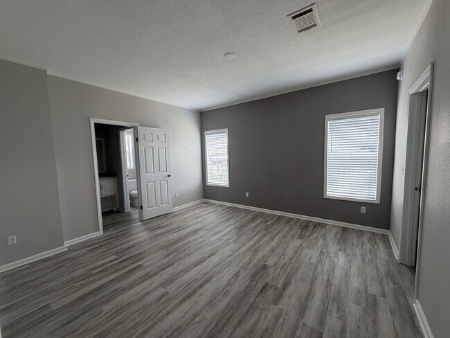 Building Photo - 1618 Killarney Ct