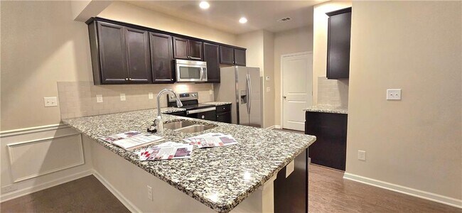 Building Photo - 631 Justins Pl Ln