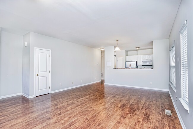 Building Photo - 105 Woodside Cir