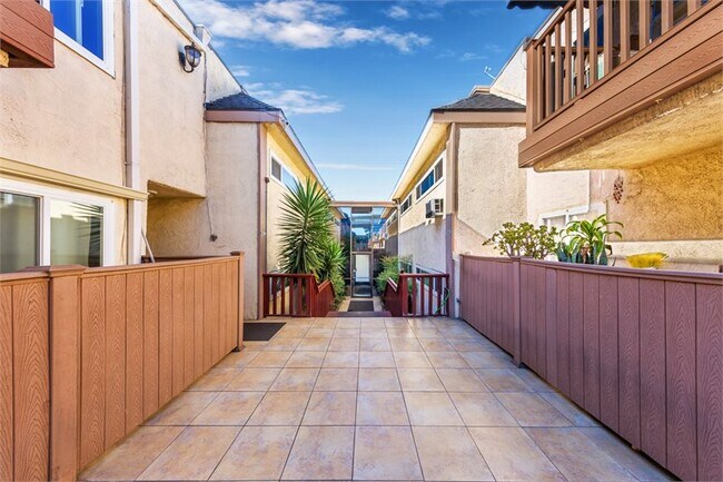 Building Photo - 2852 Sawtelle Blvd