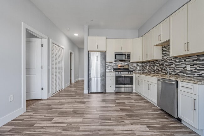 Building Photo - 424 Whiton St