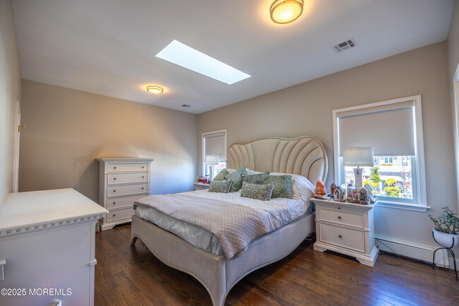 Building Photo - 241 Fernwood Dr