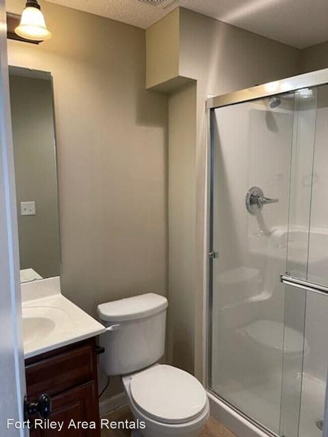 Building Photo - 2 br, 3.5 bath House - 1611 N. 127th Street