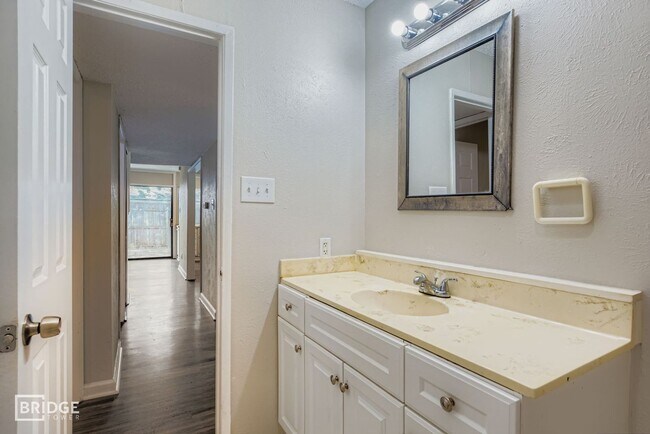 Building Photo - 9117 Fairmont Cir