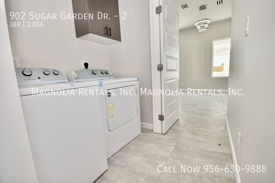 Building Photo - 902 Sugar Gdn Dr