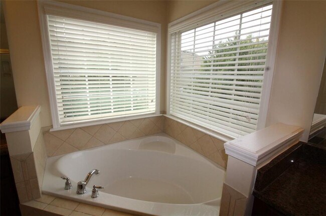 Building Photo - 10752 Camarilla Ct