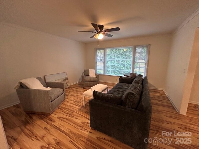 Building Photo - 10316 Whitethorn Dr