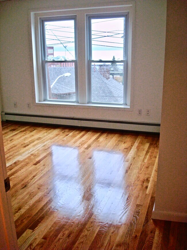 Hardwood floors - 20 N Astor St