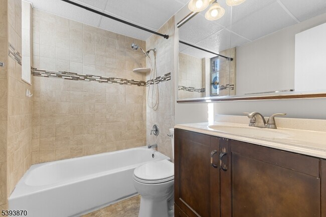 Building Photo - 355 River Rd