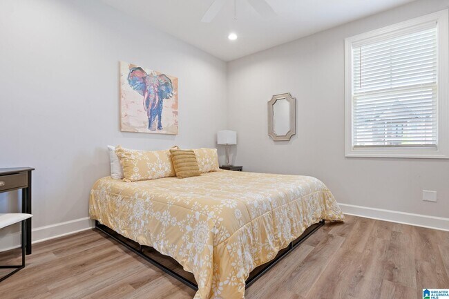 Building Photo - 829 21st Ave E