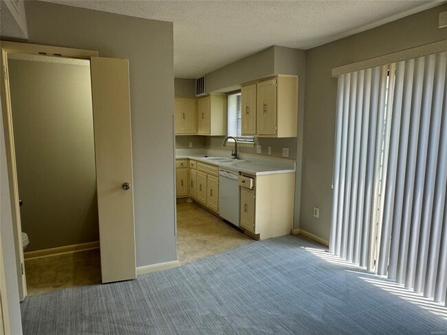 Building Photo - 1653 E Trinity Blvd