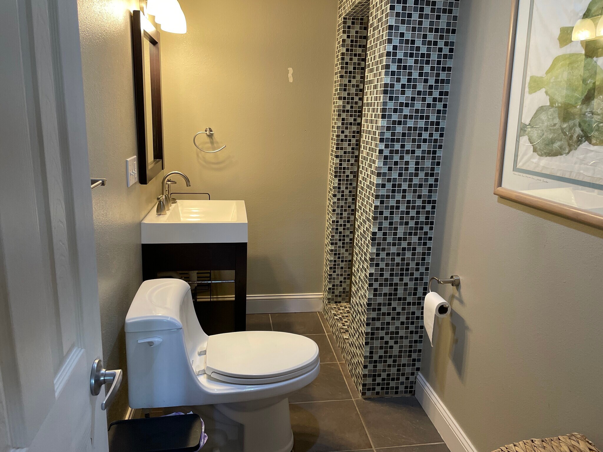 Building Photo - 421 Senter Dr