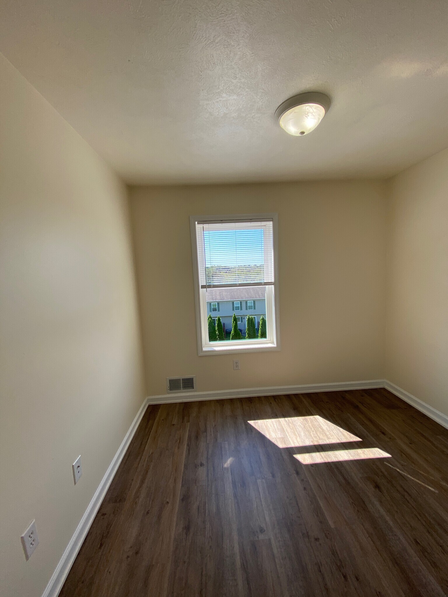 Building Photo - 204 Betsinger Rd