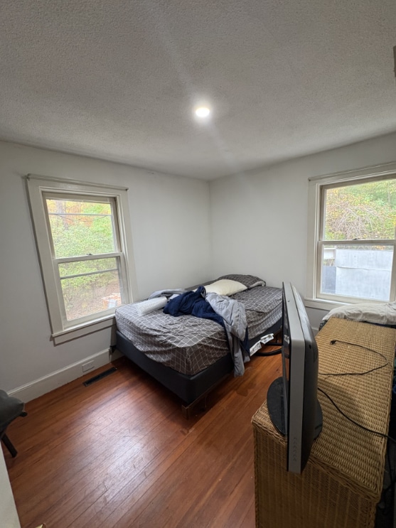 Building Photo - 11 Eames Pl