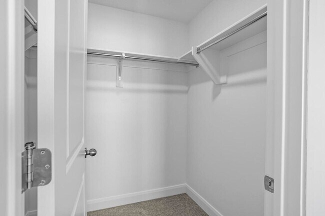 Building Photo - Beautiful 3 Bedroom Townhome in Desert Color. Internet Included!
