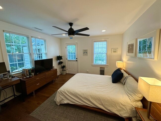Building Photo - Charming Updated Three Bedroom Home Downtown