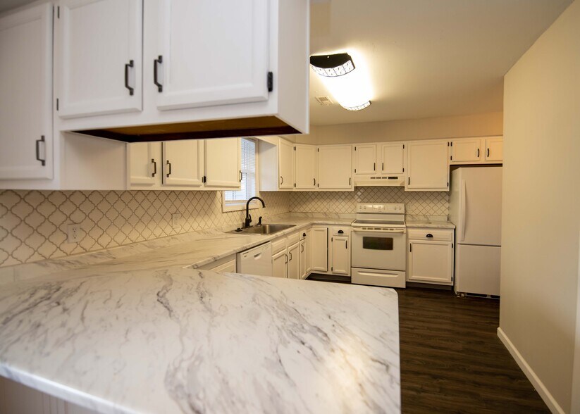 Building Photo - 130 Pierre Pl