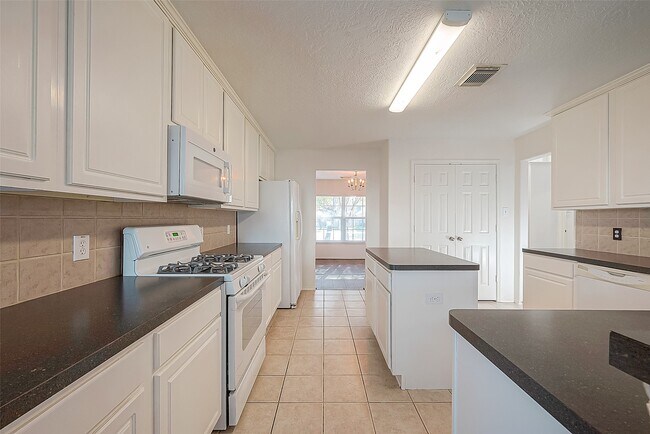 Building Photo - 17210 Double Lilly Dr