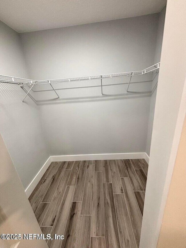 Building Photo - 5609 Hyde Park Cir