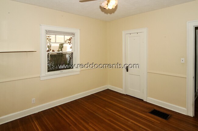 Building Photo - Coming Soon! 2 Bedroom/ 1.5 Bath Forest Hi...