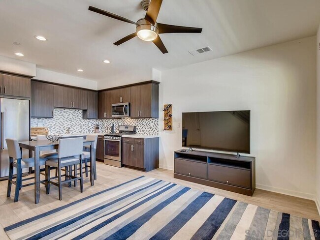 Building Photo - Bright and Modern 2 Bedroom Townhome in Otay Ranch!