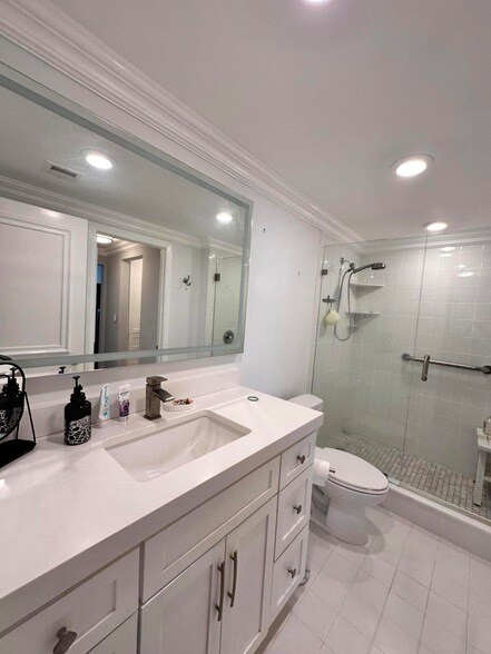 Building Photo - 5400 N Ocean Dr