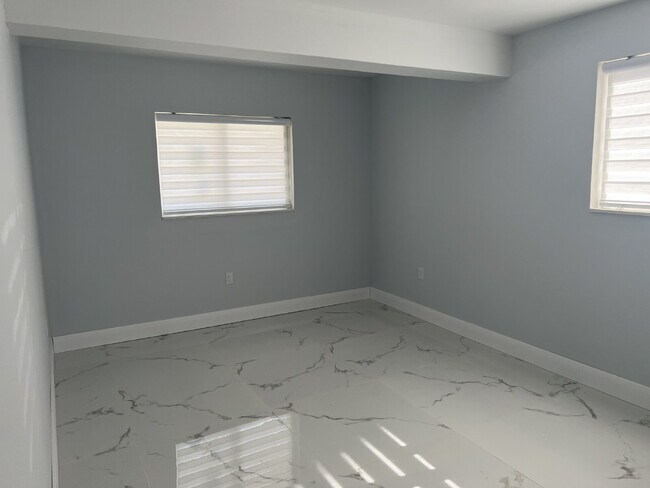 Building Photo - Charming 1-Bed Retreat Waterfront W/Pool W...