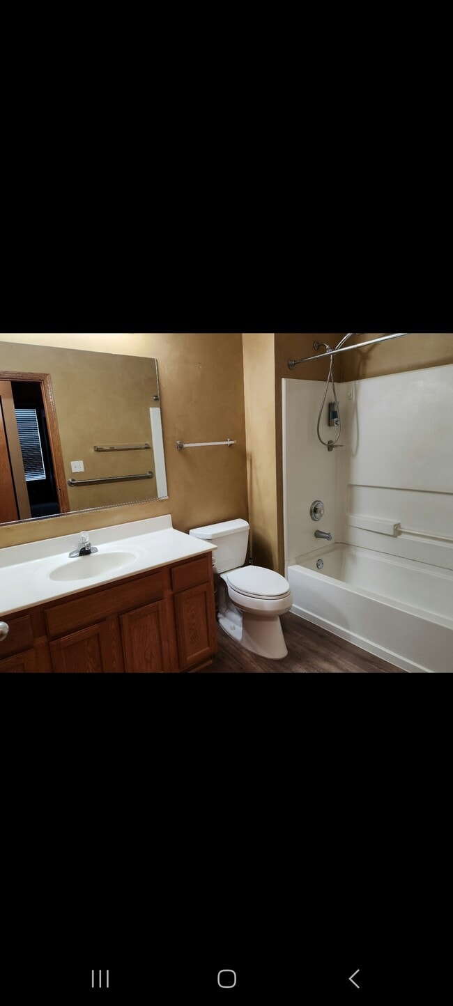 Building Photo - 1547 Millbrook Dr