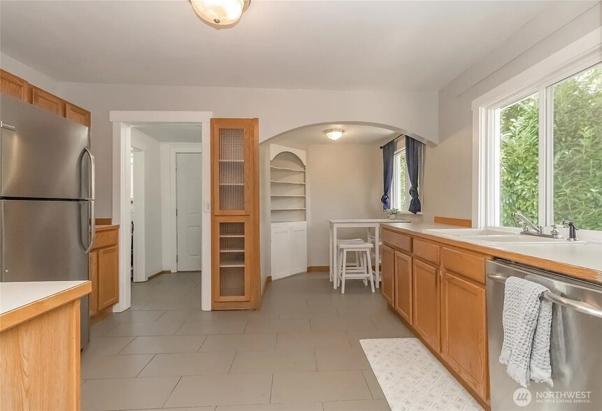 Building Photo - 213 S 70th St