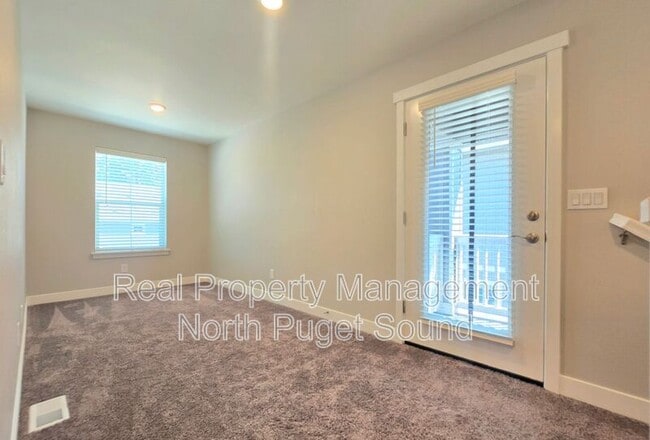 Building Photo - 8303 Gilman Wy
