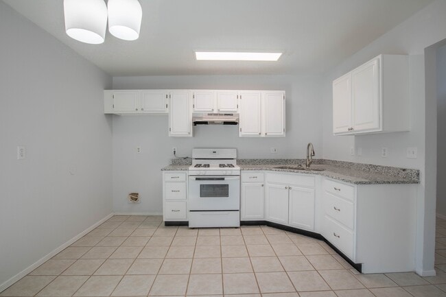 Building Photo - 4831 Jade Pl